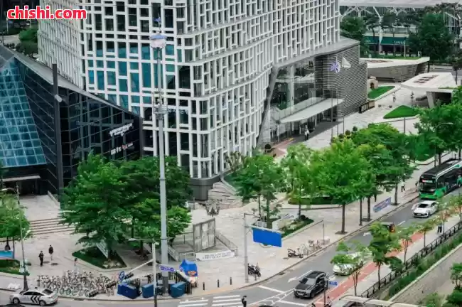 首尔市中心30米高交通塔顶居然住着个人?!他们为了抗争,就是不下来... 第1张 首尔市中心30米高交通塔顶居然住着个人?!他们为了抗争,就是不下来... 第1张