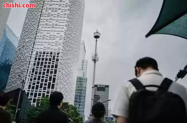 首尔市中心30米高交通塔顶居然住着个人?!他们为了抗争,就是不下来... 第13张 首尔市中心30米高交通塔顶居然住着个人?!他们为了抗争,就是不下来... 第13张