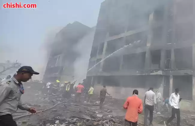 超290死!印度航空波音787坠毁完整视频 起飞40秒坠入医学院 爆炸成火球 乘客烧成黑碳 机上1人奇迹生还 第6张 超290死!印度航空波音787坠毁完整视频 起飞40秒坠入医学院 爆炸成火球 乘客烧成黑碳 机上1人奇迹生还 第6张